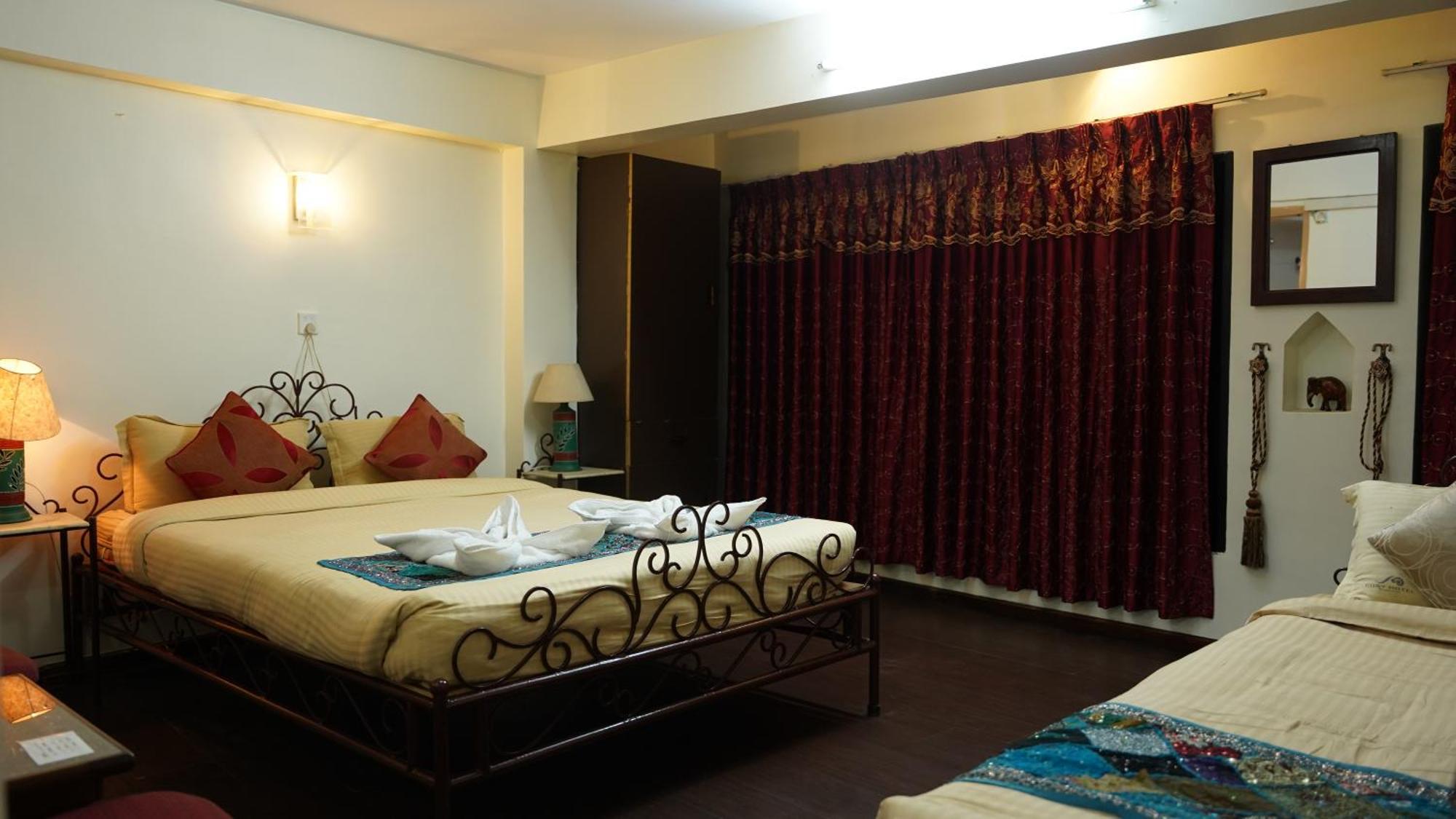 Cosy Hotel Bhatgoan Exterior photo