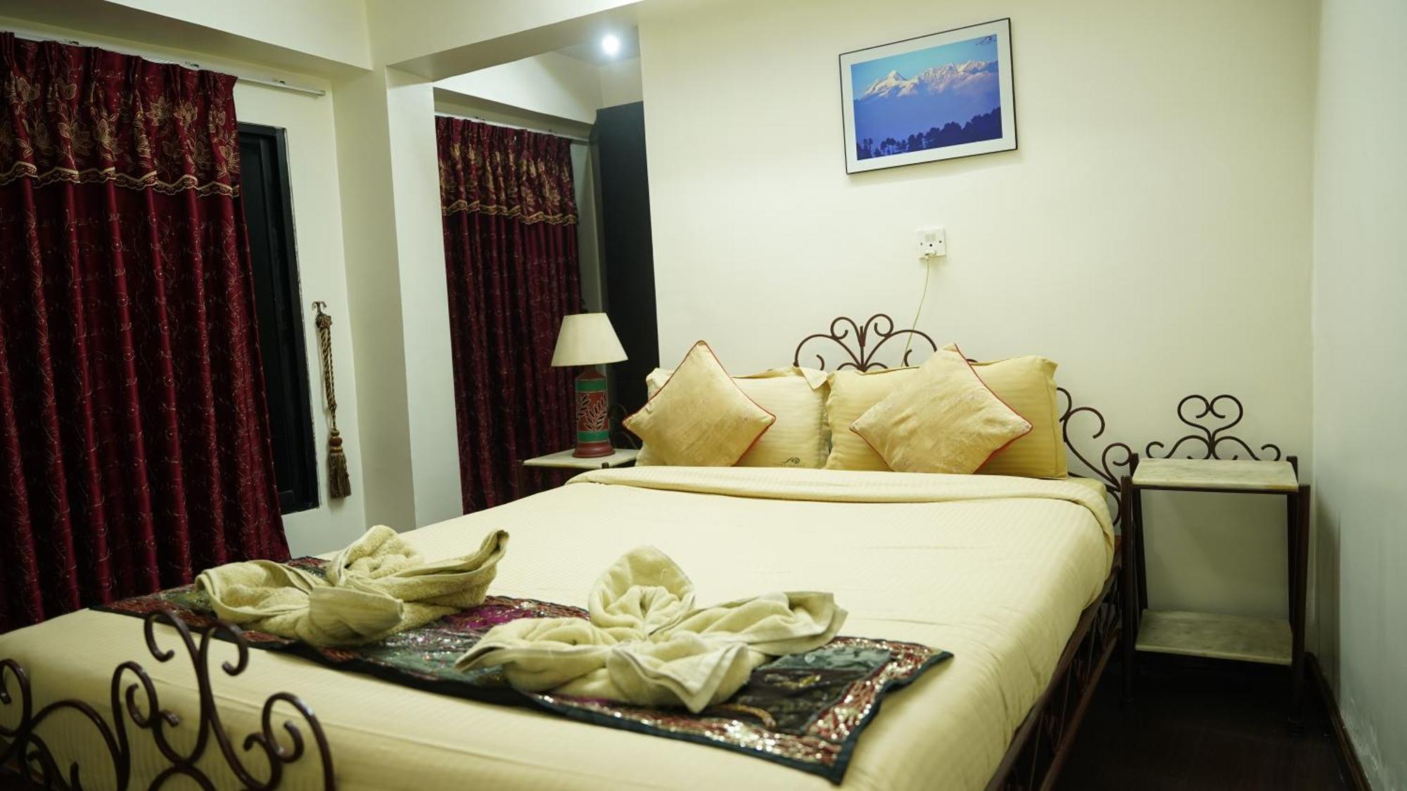 Cosy Hotel Bhatgoan Exterior photo