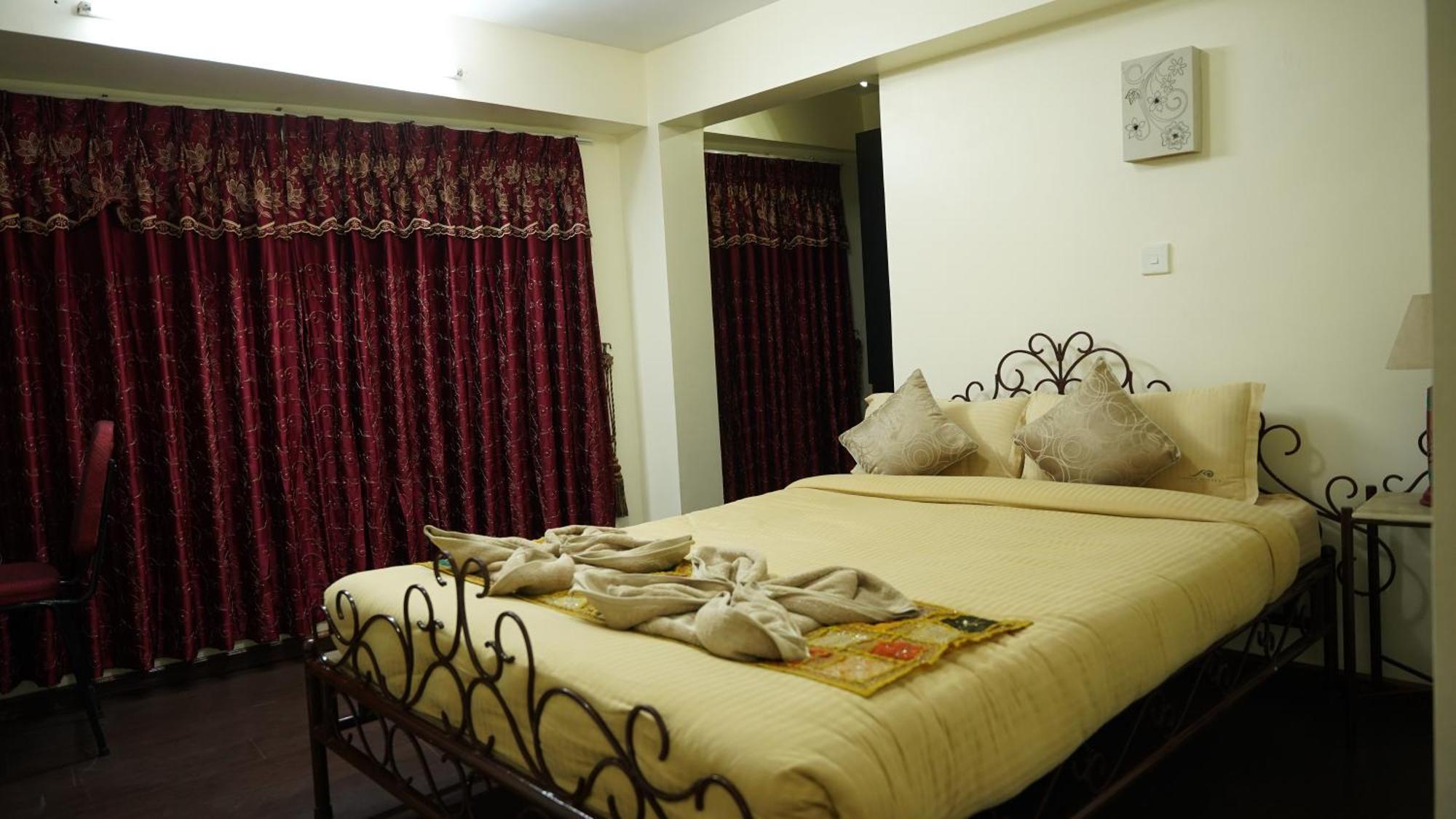 Cosy Hotel Bhatgoan Exterior photo