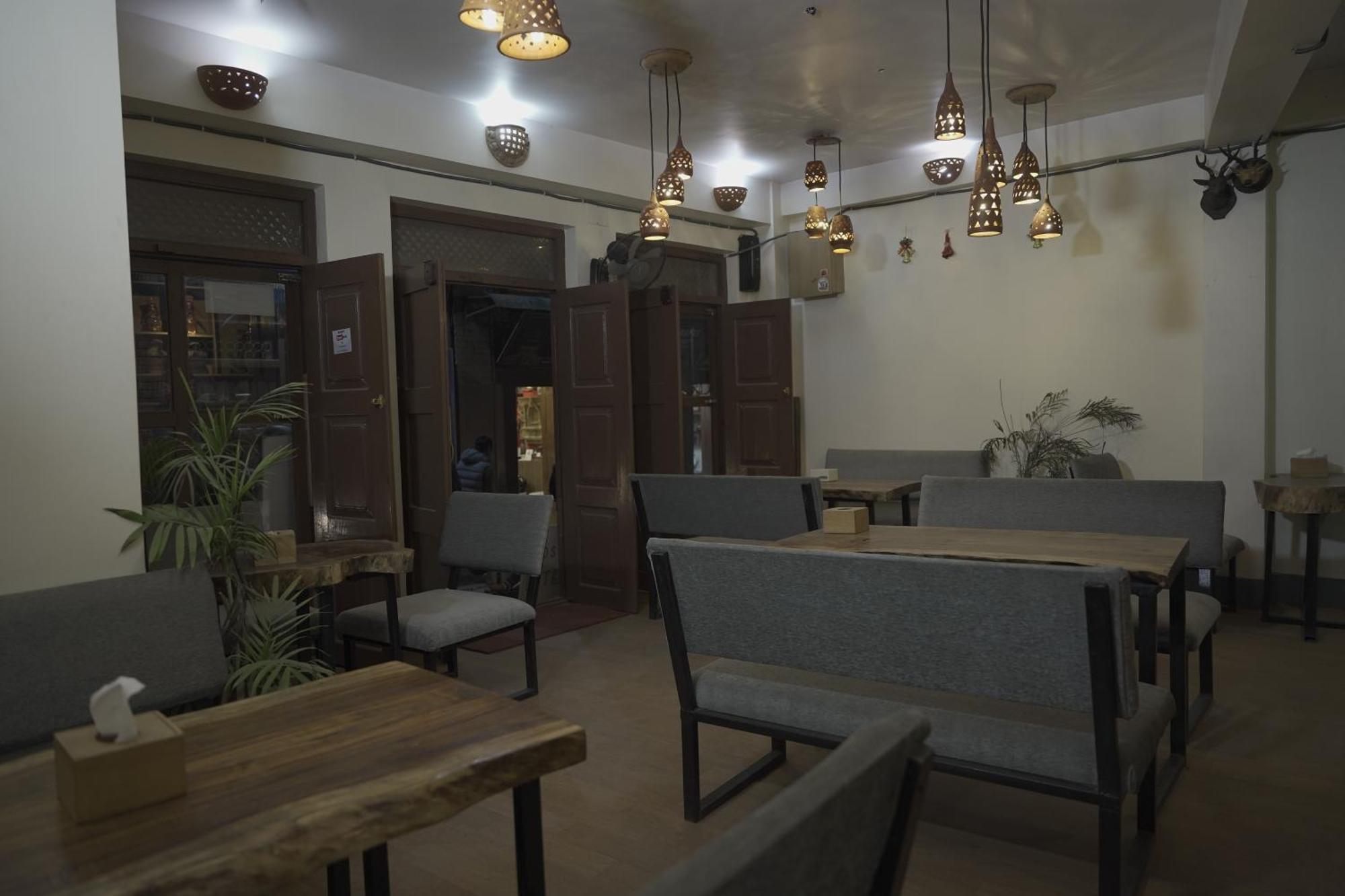 Cosy Hotel Bhatgoan Exterior photo