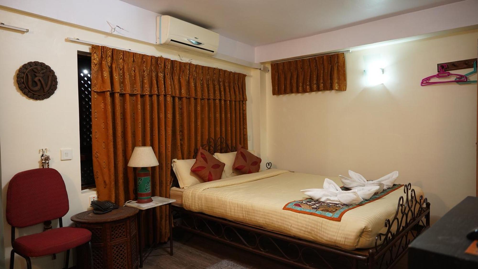 Cosy Hotel Bhatgoan Exterior photo