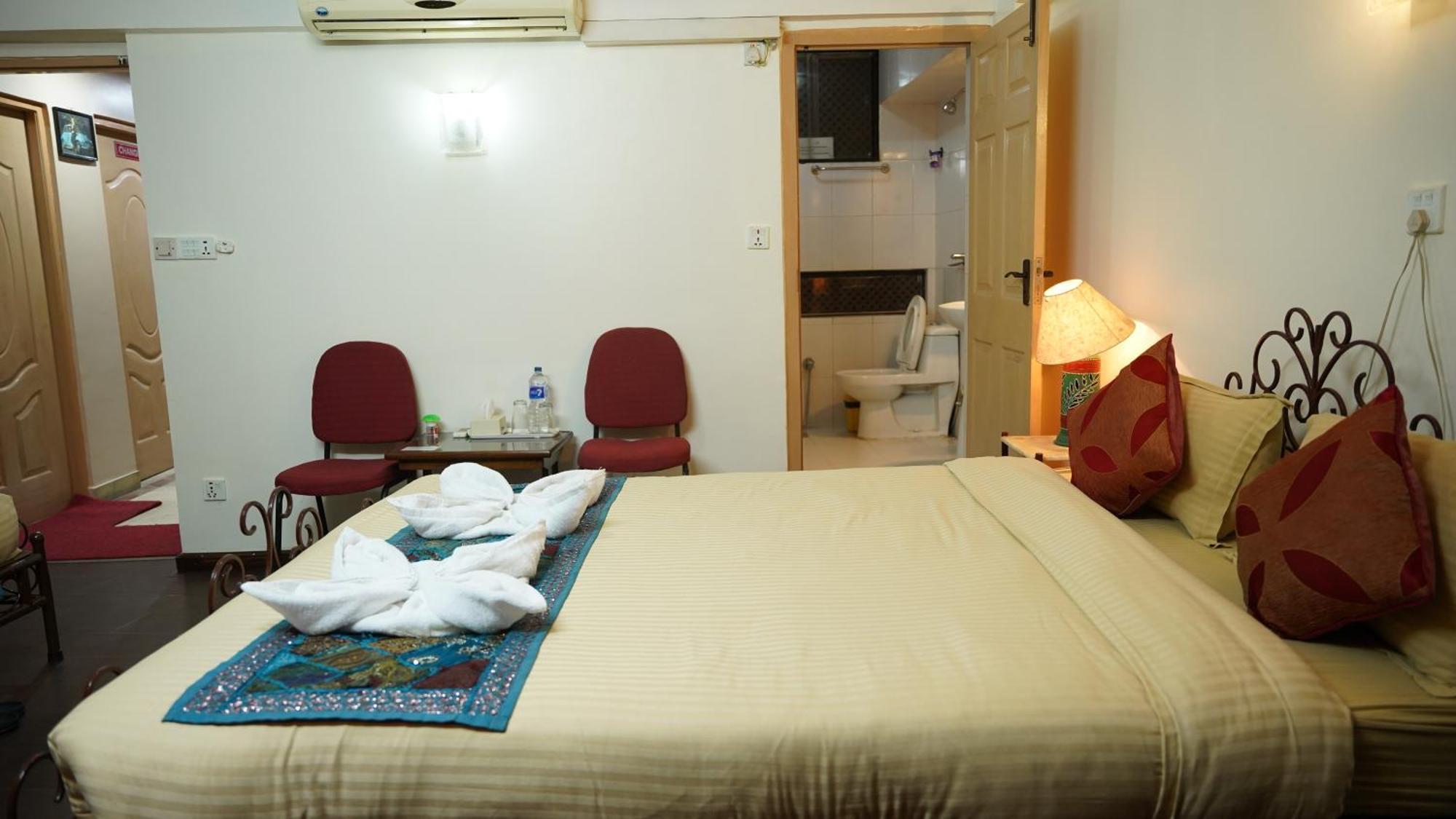 Cosy Hotel Bhatgoan Exterior photo