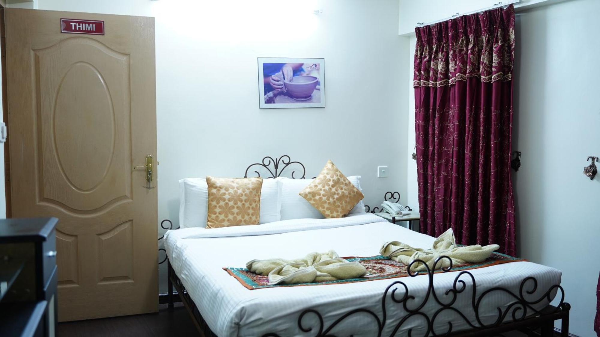Cosy Hotel Bhatgoan Exterior photo