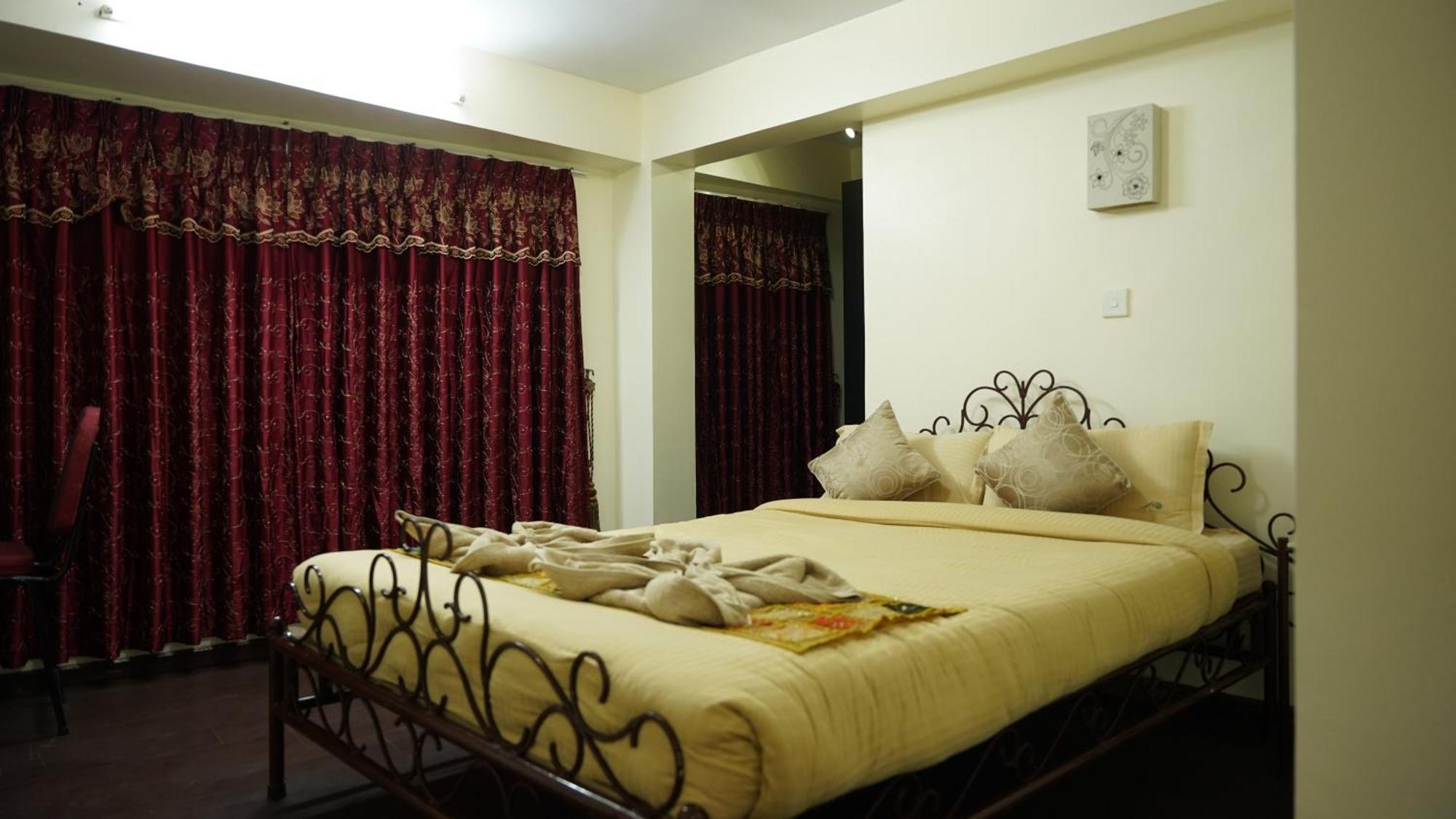 Cosy Hotel Bhatgoan Exterior photo