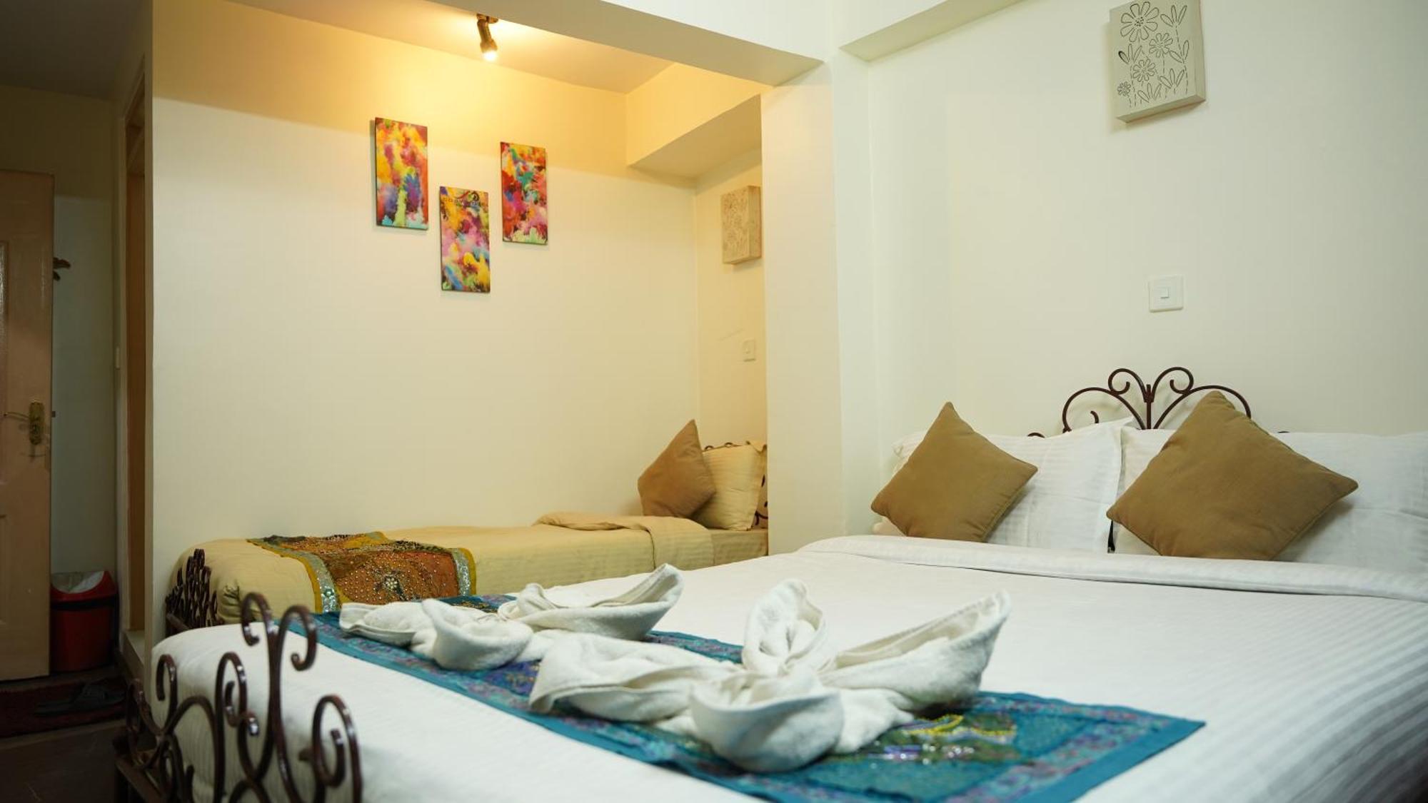 Cosy Hotel Bhatgoan Exterior photo