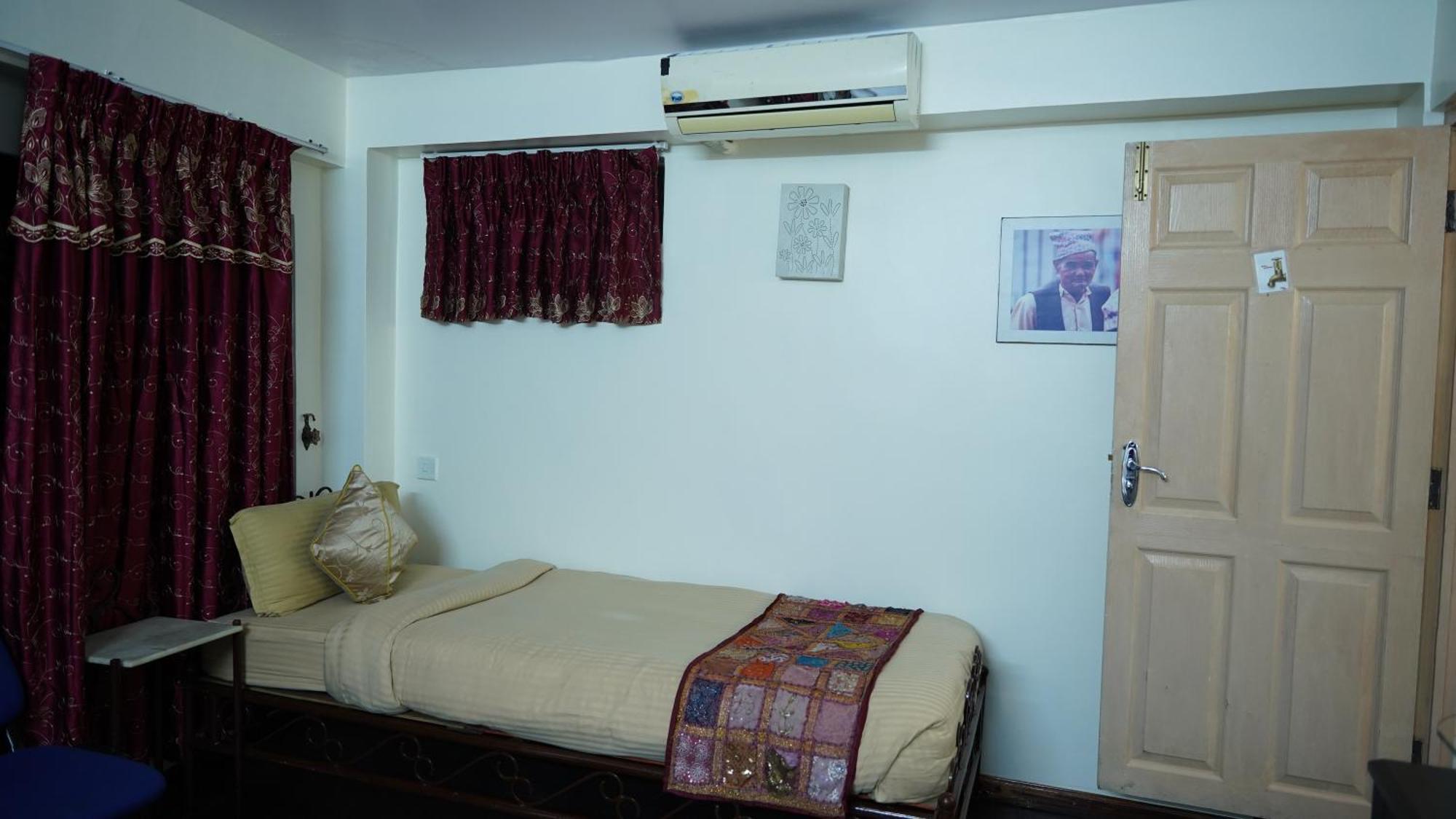 Cosy Hotel Bhatgoan Exterior photo