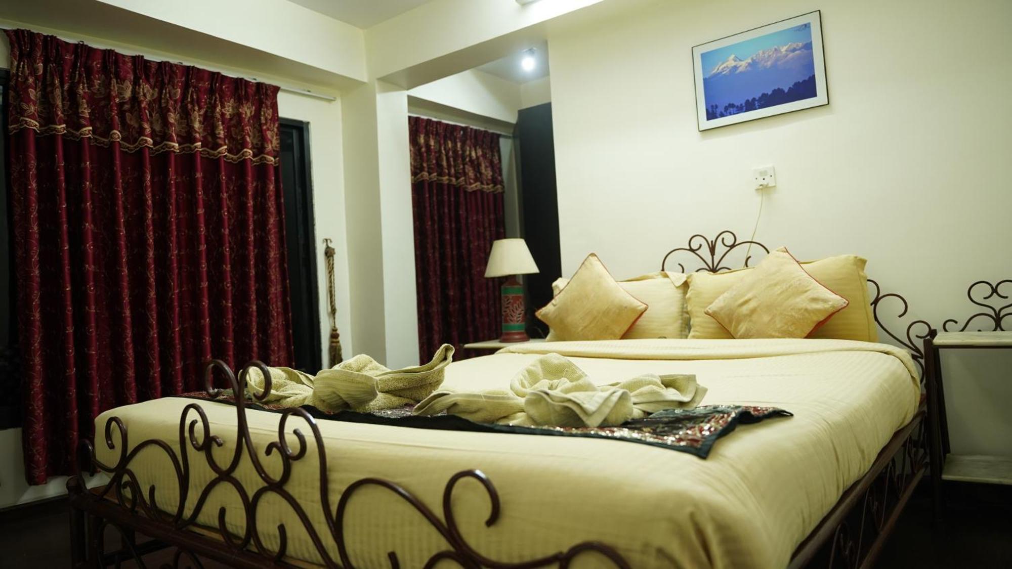Cosy Hotel Bhatgoan Exterior photo