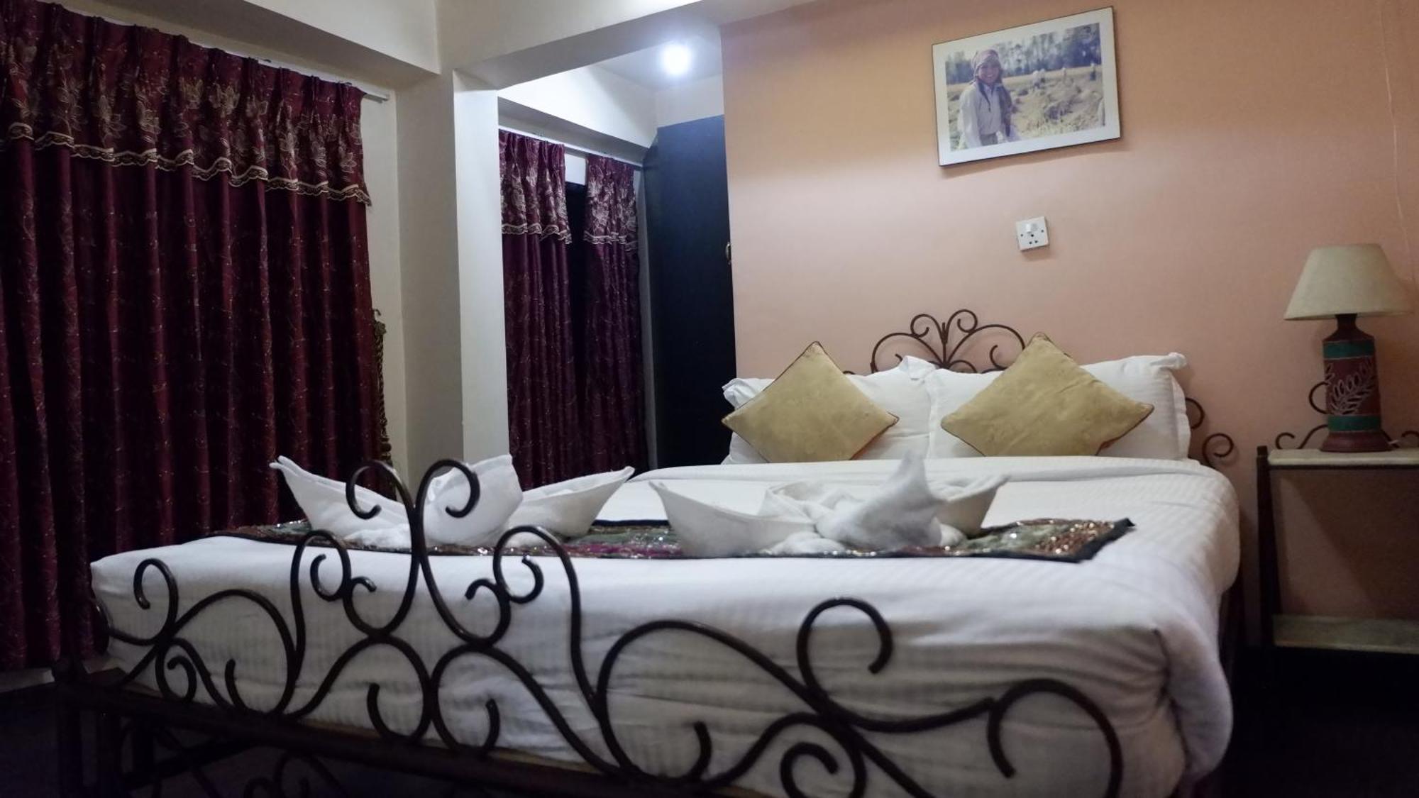 Cosy Hotel Bhatgoan Exterior photo