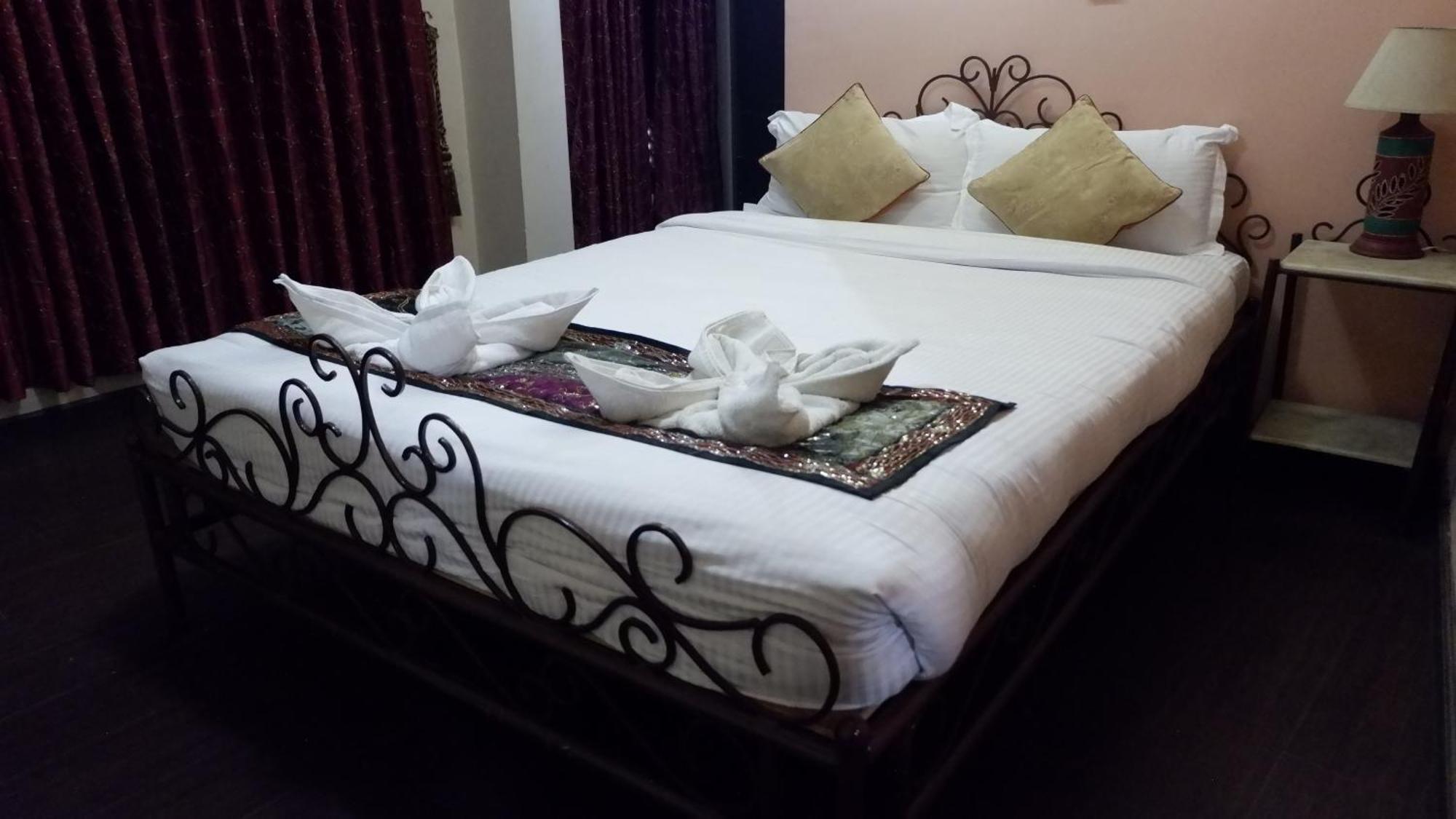 Cosy Hotel Bhatgoan Exterior photo
