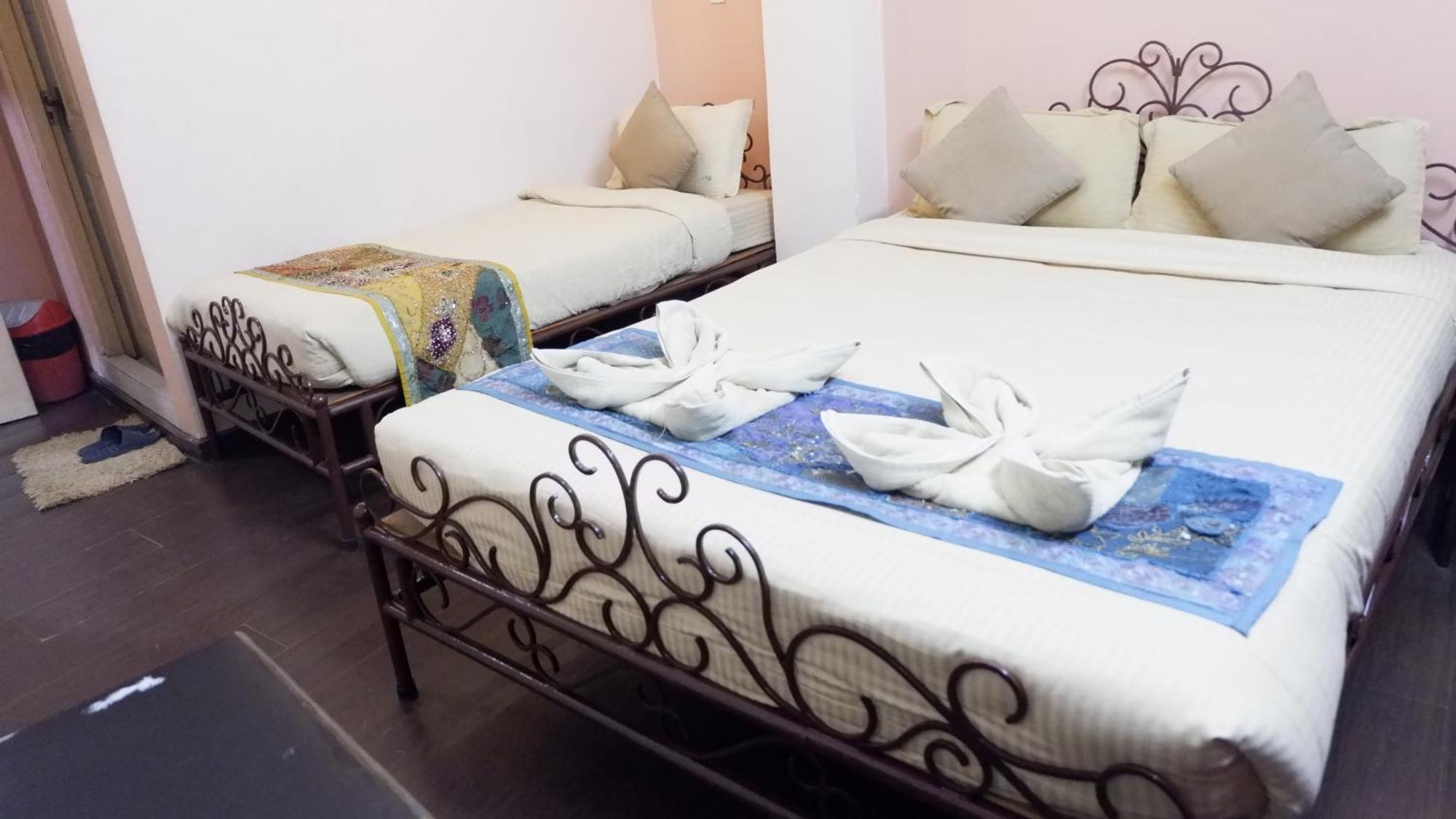 Cosy Hotel Bhatgoan Exterior photo