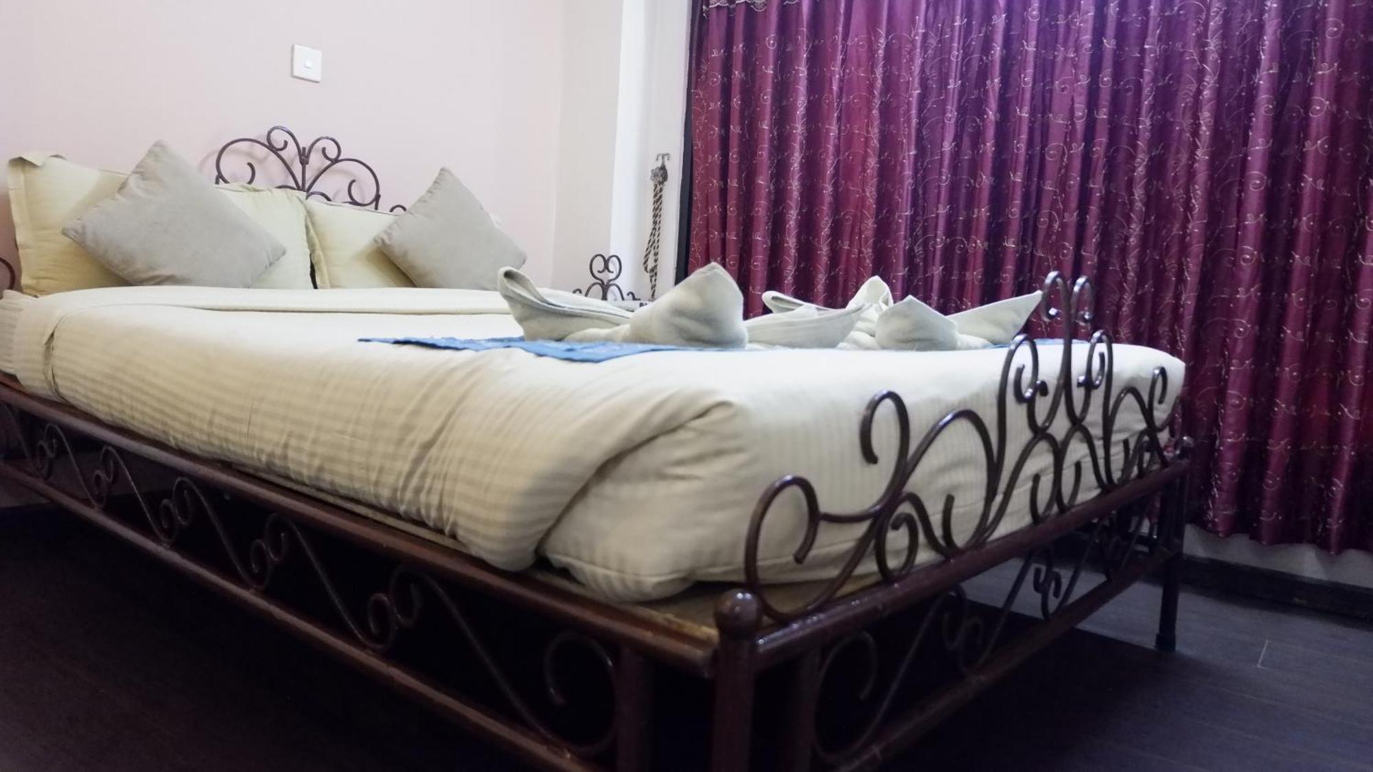Cosy Hotel Bhatgoan Exterior photo
